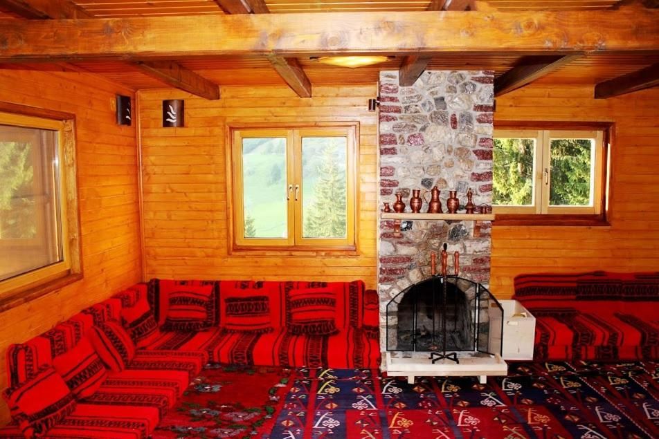 Лоджи Triangle Woodhouse Плав-6