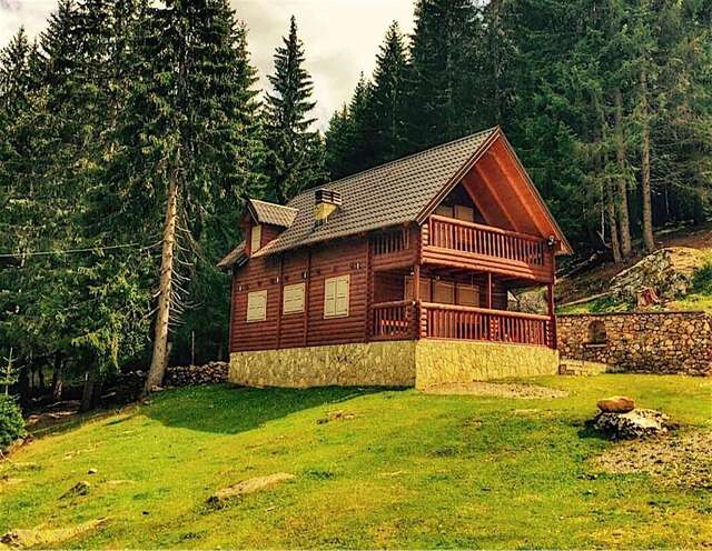 Лоджи Triangle Woodhouse Плав-3